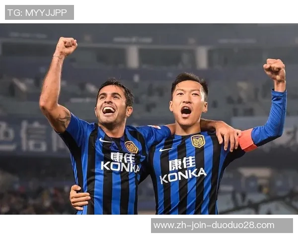 恒大与江苏苏宁激情对决海报展现足球魅力与团队精神